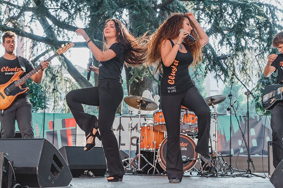 Studenti Cluster si esibiscono alla Festa-Concerto